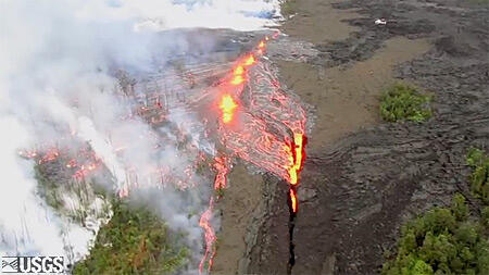 Preview image for video: Video showing lava pouring from the fissur...