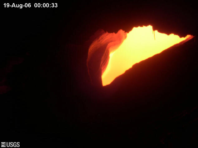 Preview image for video: Lava stream level rise seen through "Kelly...