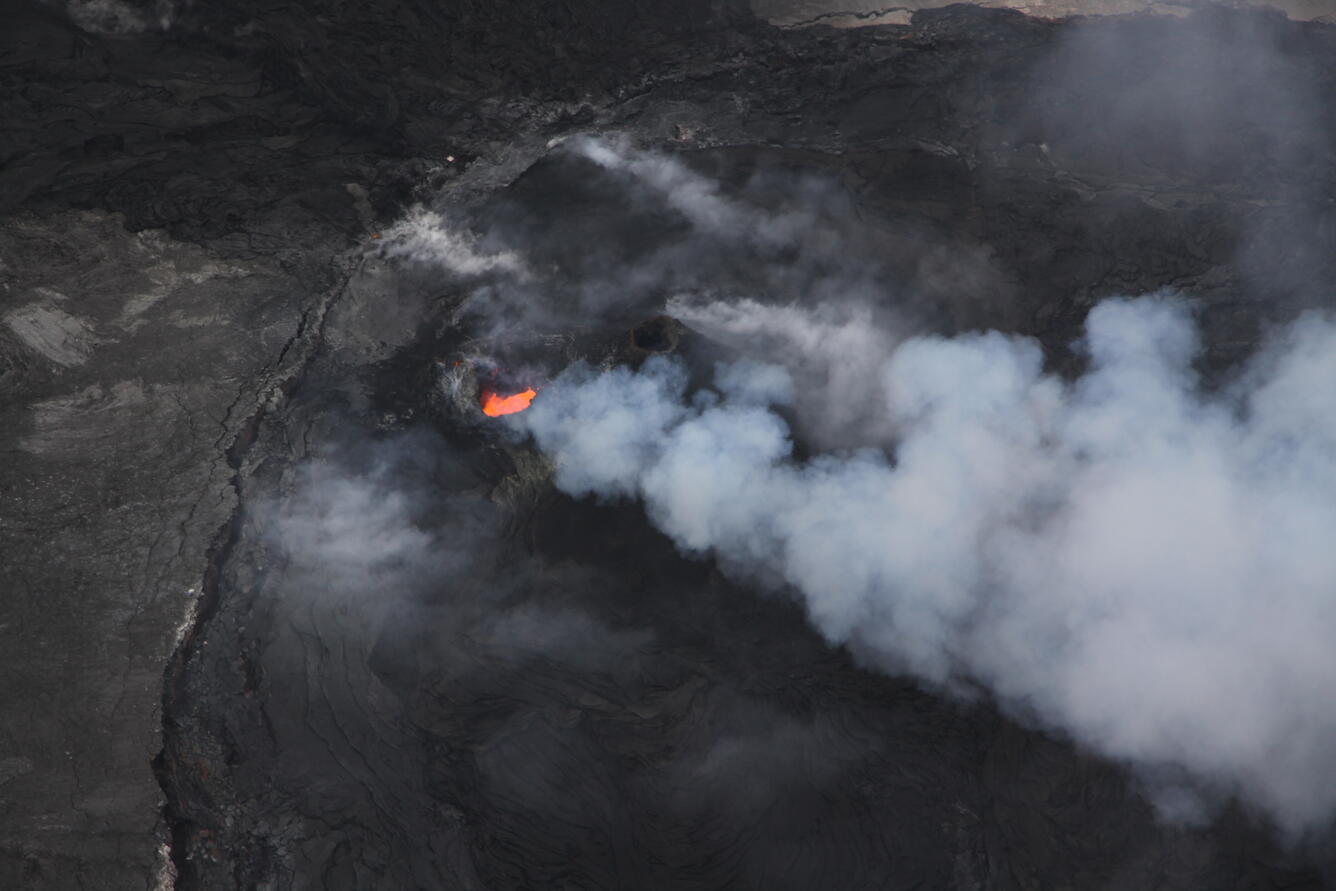 This photograph shows the east rim of Pu‘u ‘Ō‘ō crater. A collapse...