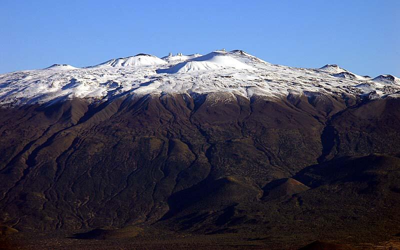 Mauna Kea Volcano, Hawai‘i viewed from the south. Prominent cinder ...