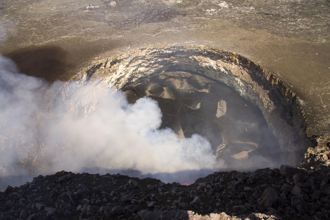 Lava lake in Halema‘uma‘u overlook vent at high level...