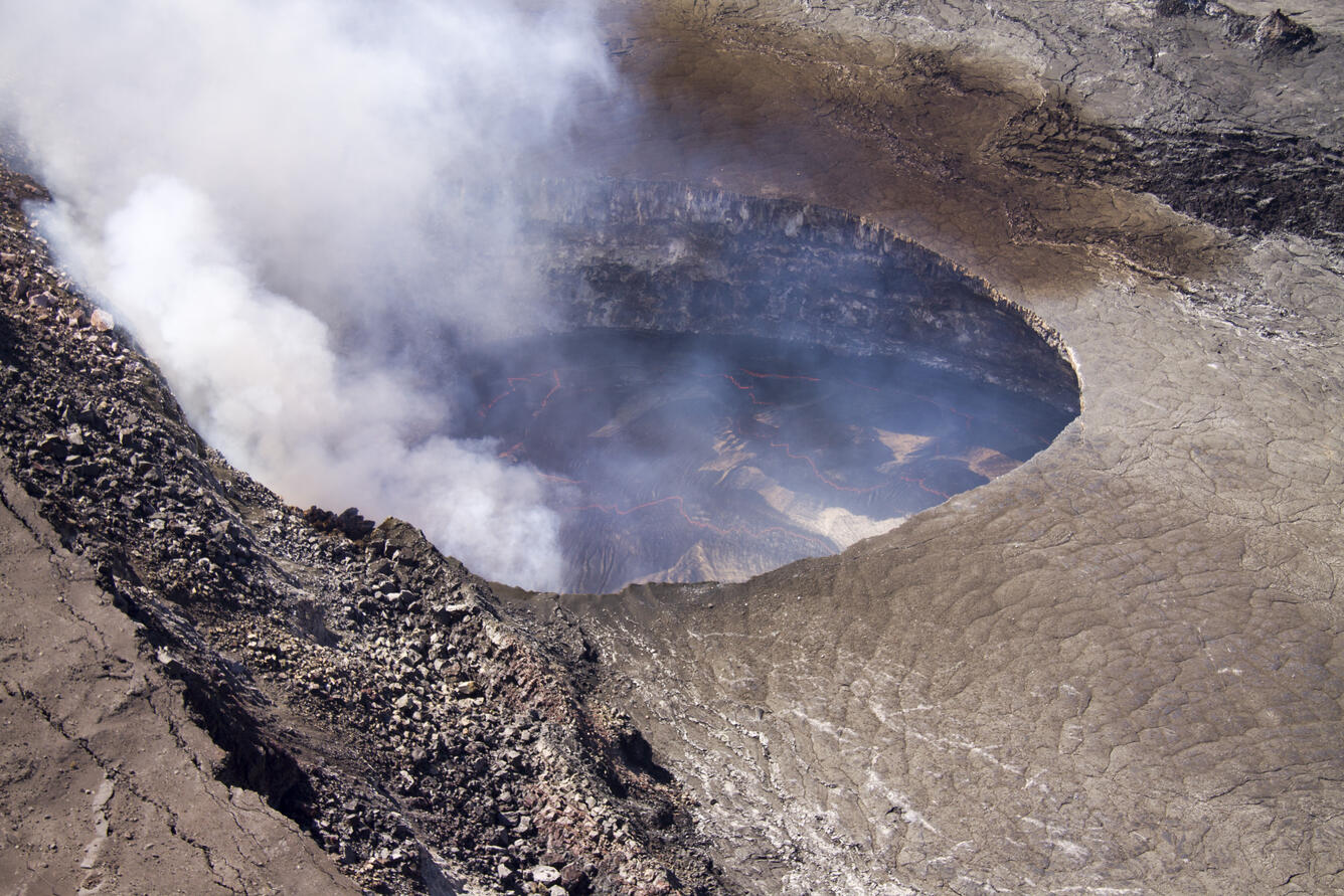 Lava lake in Halema‘uma‘u Overlook vent...