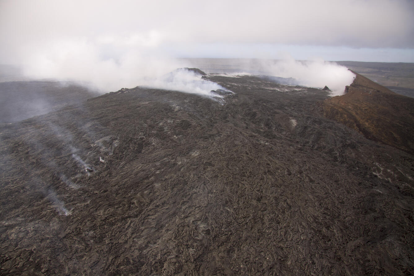 Recently emplaced flows on Pu‘u ‘Ō‘ō's spillway...