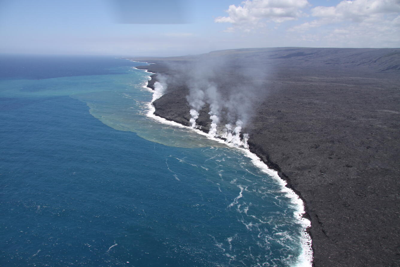 Good weather provides clear views of the ocean entry at Kupapa‘u...