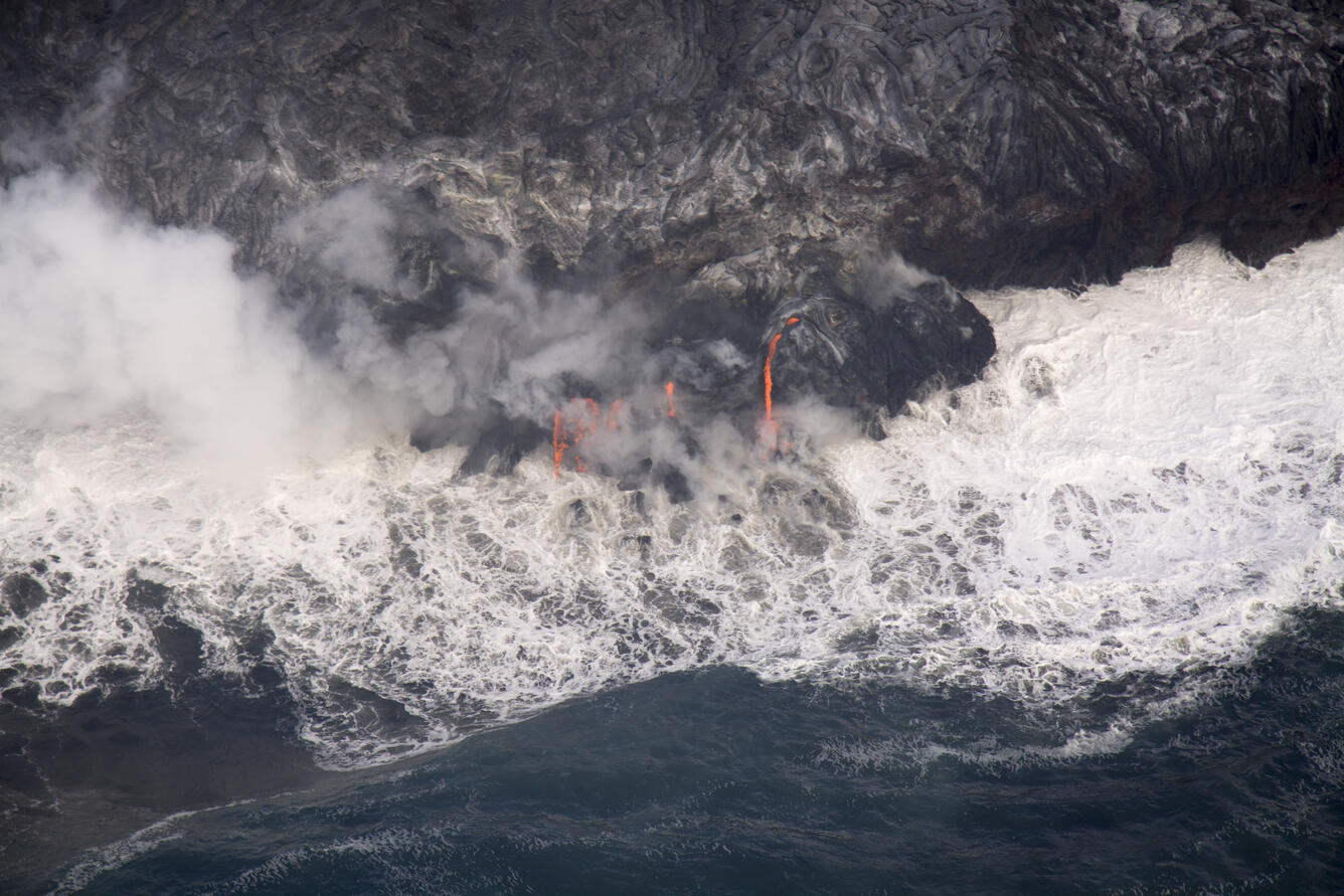 The main entry point of the Kupapa‘u ocean entry comprises a few sm...