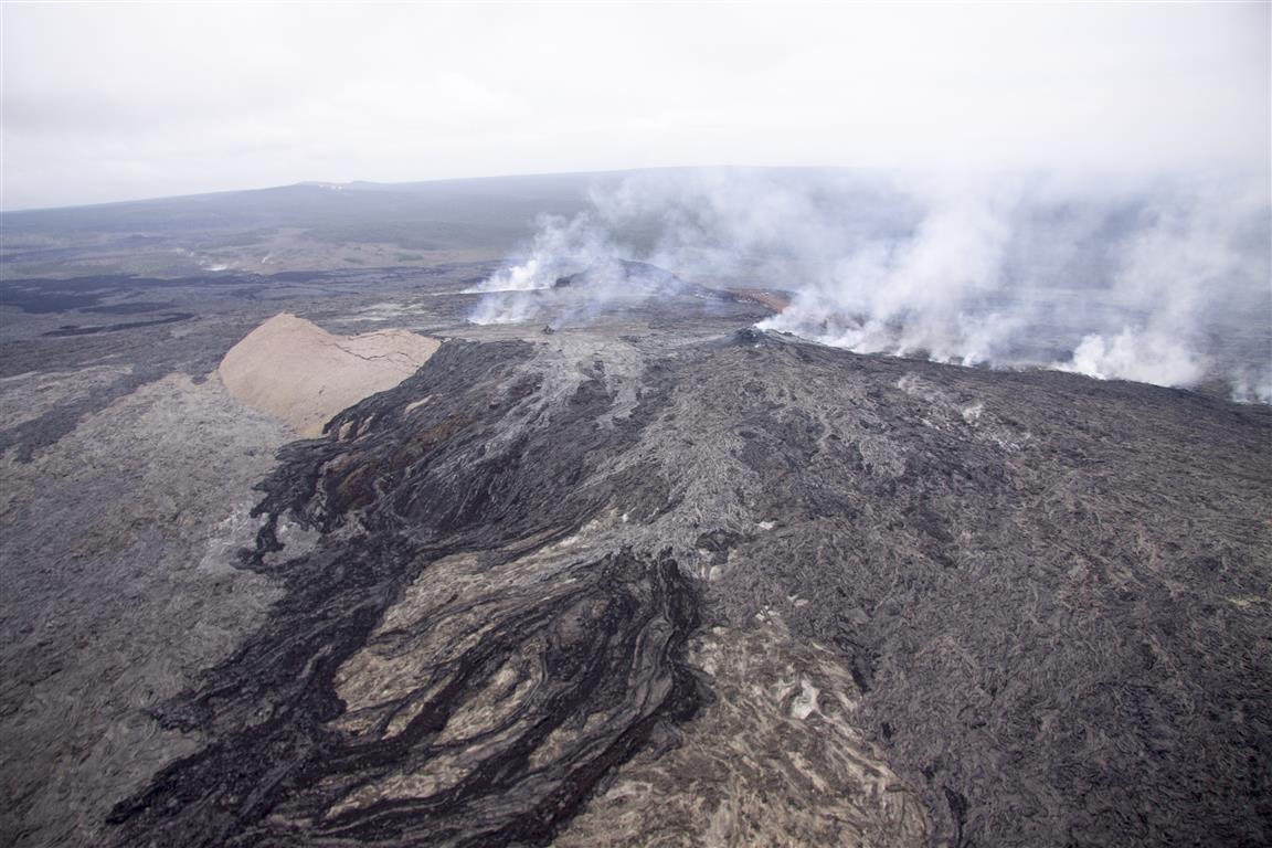 Spatter cones on Pu‘u ‘Ō‘ō crater floor...