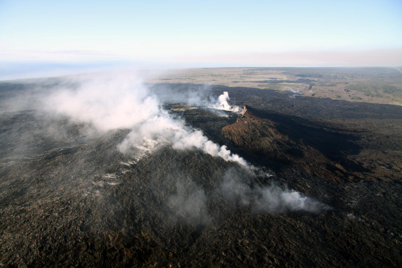 View of Pu‘u ‘Ō‘ō, looking southwest. The vent for the Kahauale‘a ...