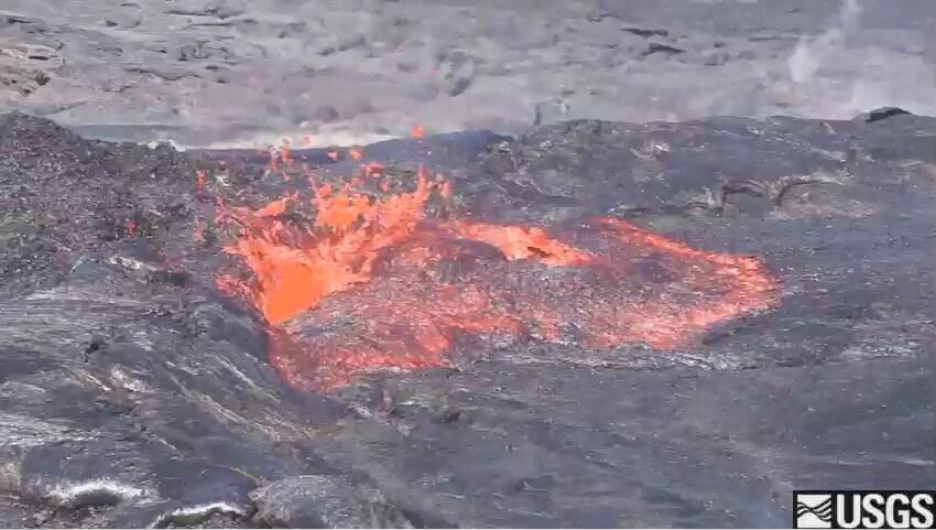 Preview image for video: shows weak gas pistoning in the lava pond ...