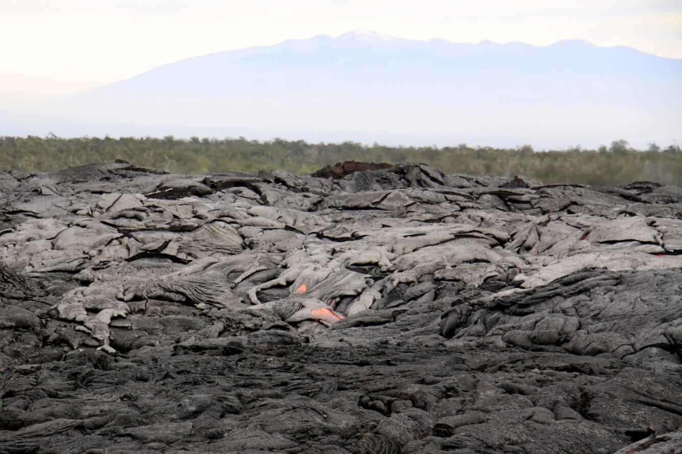 pāhoehoe breakouts were scattered at the far end of the Kahauale‘a ...