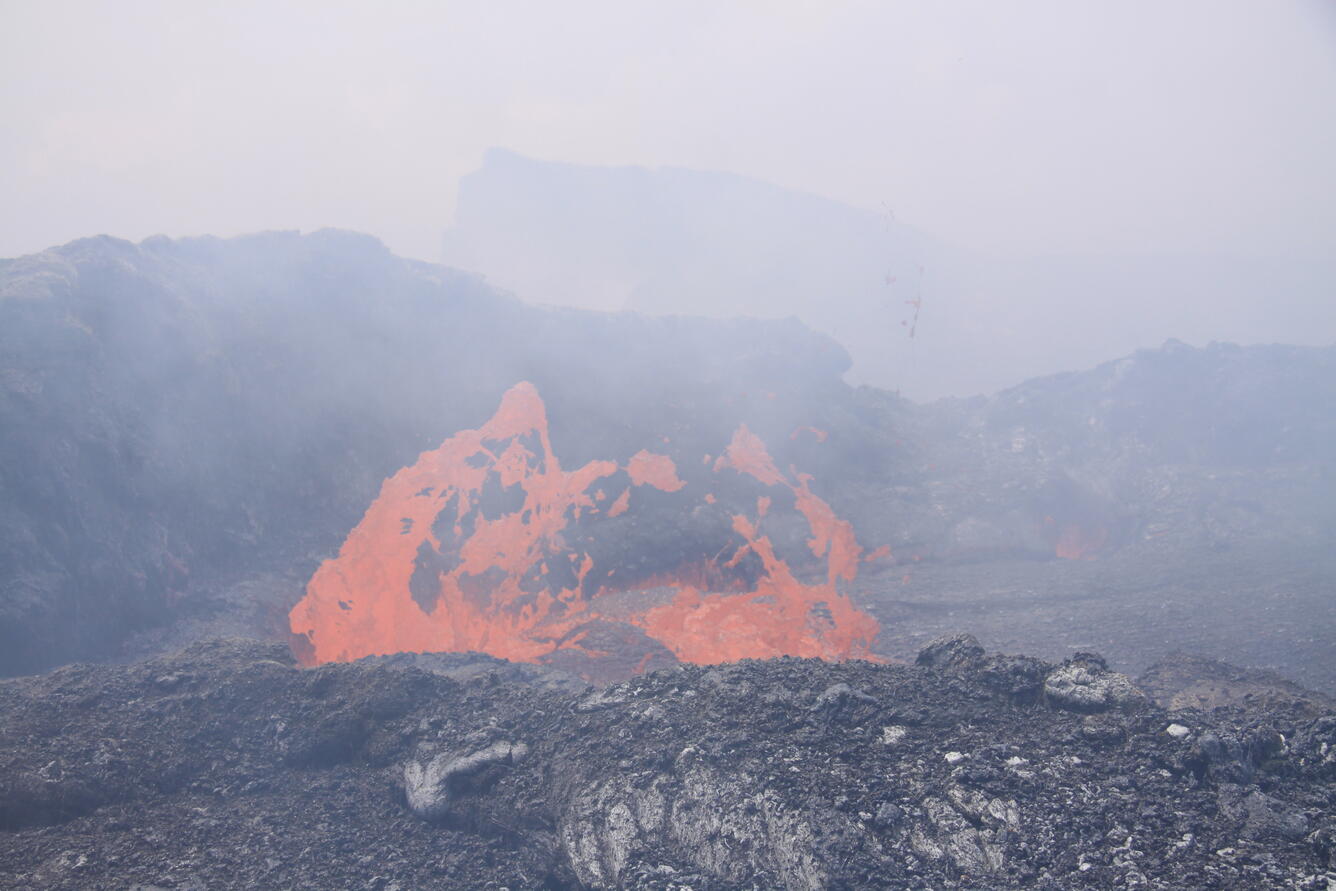 Mar 21, 2014: The release of gas from the lava pond at Pu‘u ‘Ō‘ō n...