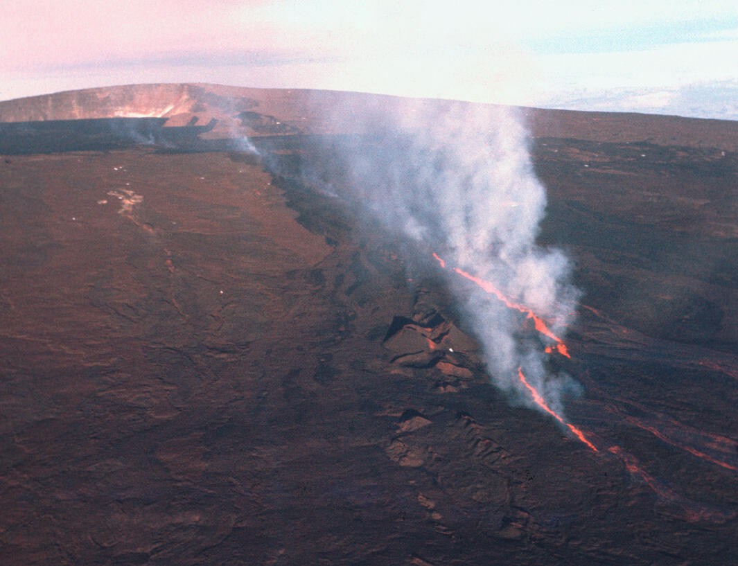 Mauna Loa rumbled and stretched as it awakened from a 25-year slumb...