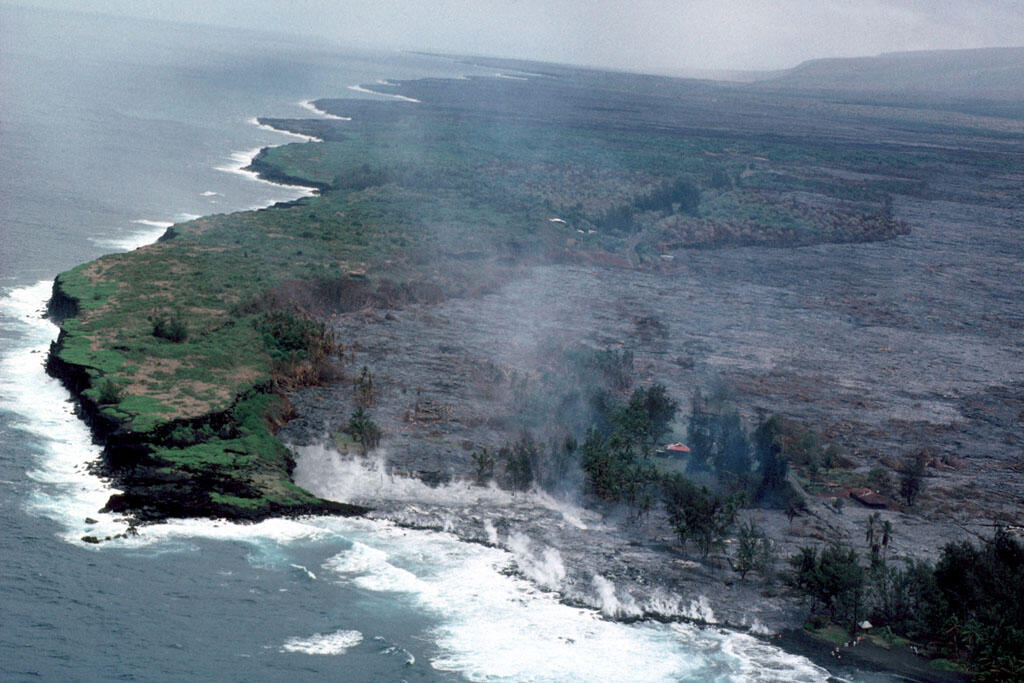 Lava entering ocean at Kalapana Gardens subdivision, Kīlauea Volcan...