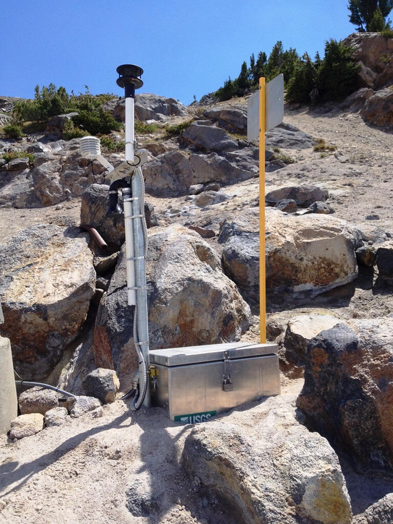 Volcanic-gas "sniffer" installed at Mammoth Mountain, California me...