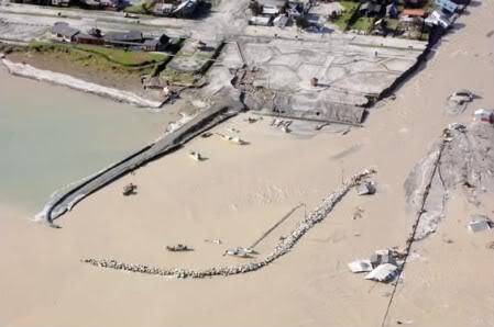 Cháiten harbour blocked by volcanic ash and other materials followi...