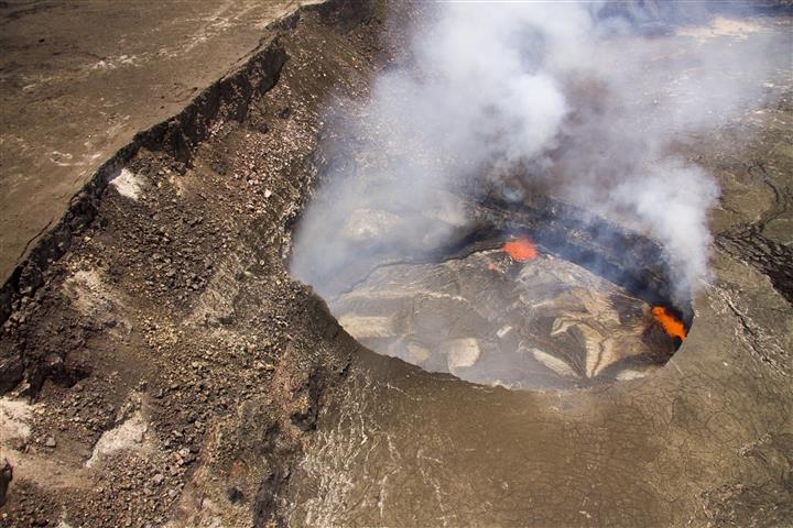Lava lake in Halema‘uma‘u at a relatively high level ...