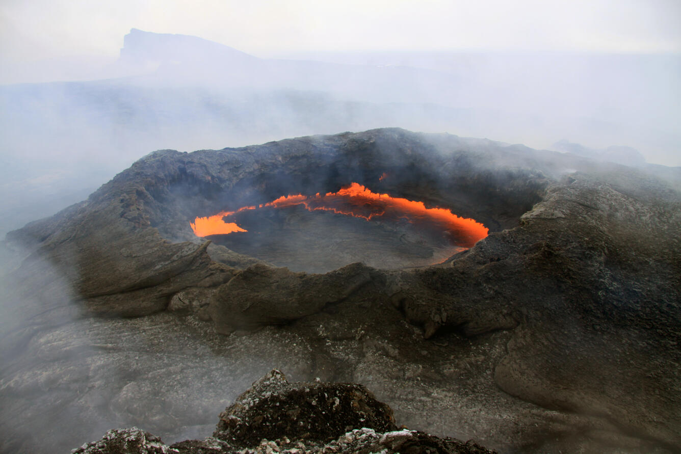 The lava pond in the northeast portion of Pu‘u ‘Ō‘ō crater remains ...