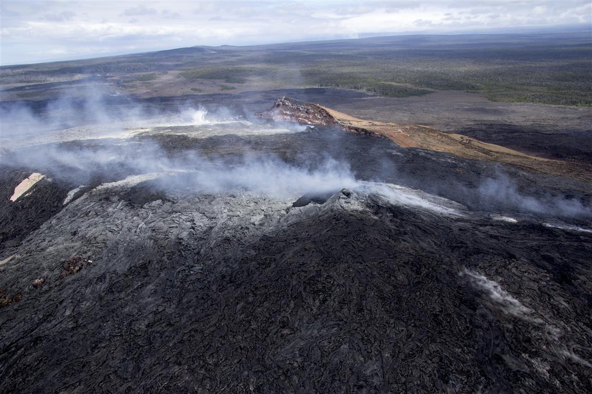 Pu‘u ‘Ō‘ō crater and the Northeast spatter cone...