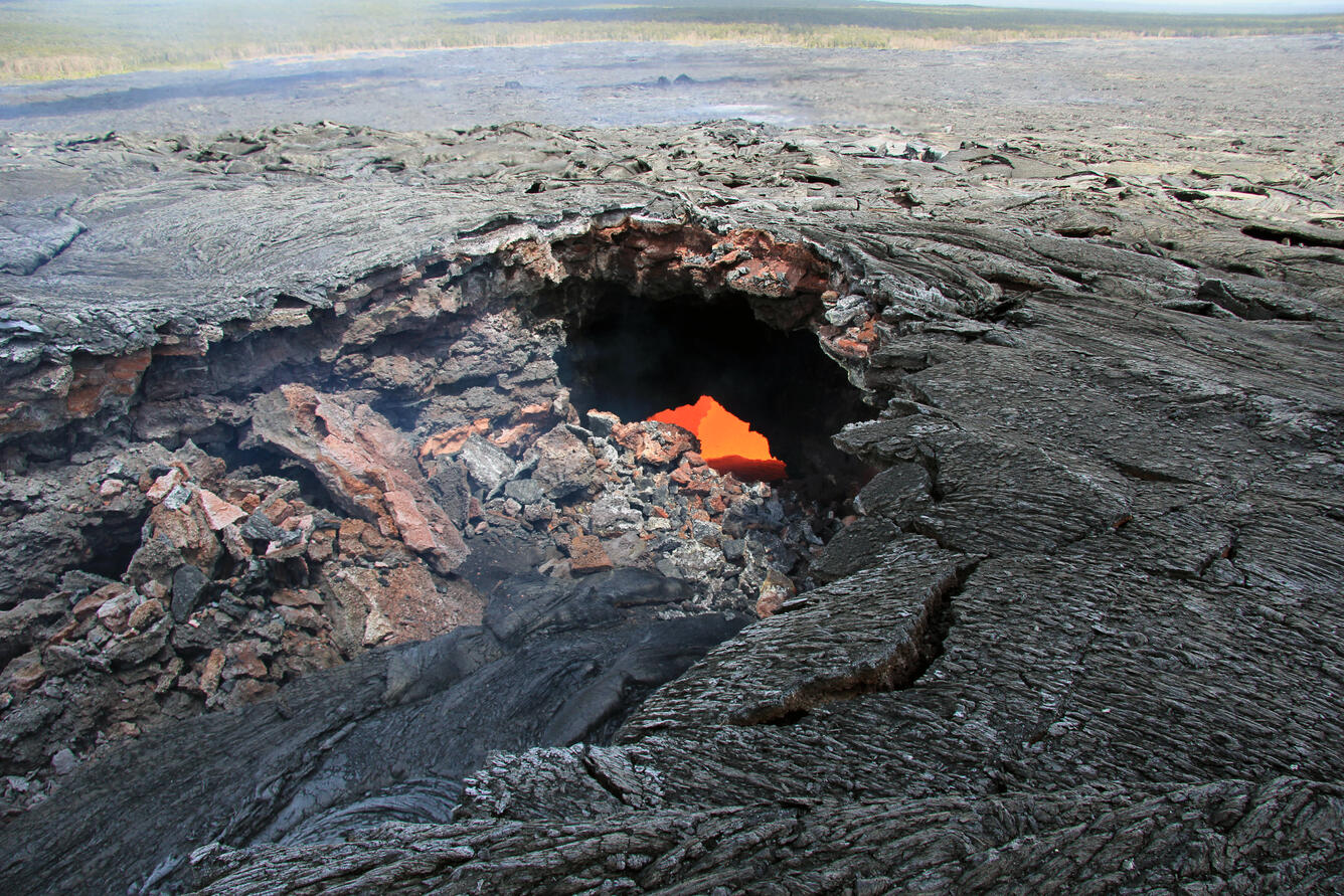 The surface flows active at the front of the June 27 lava flow are ...