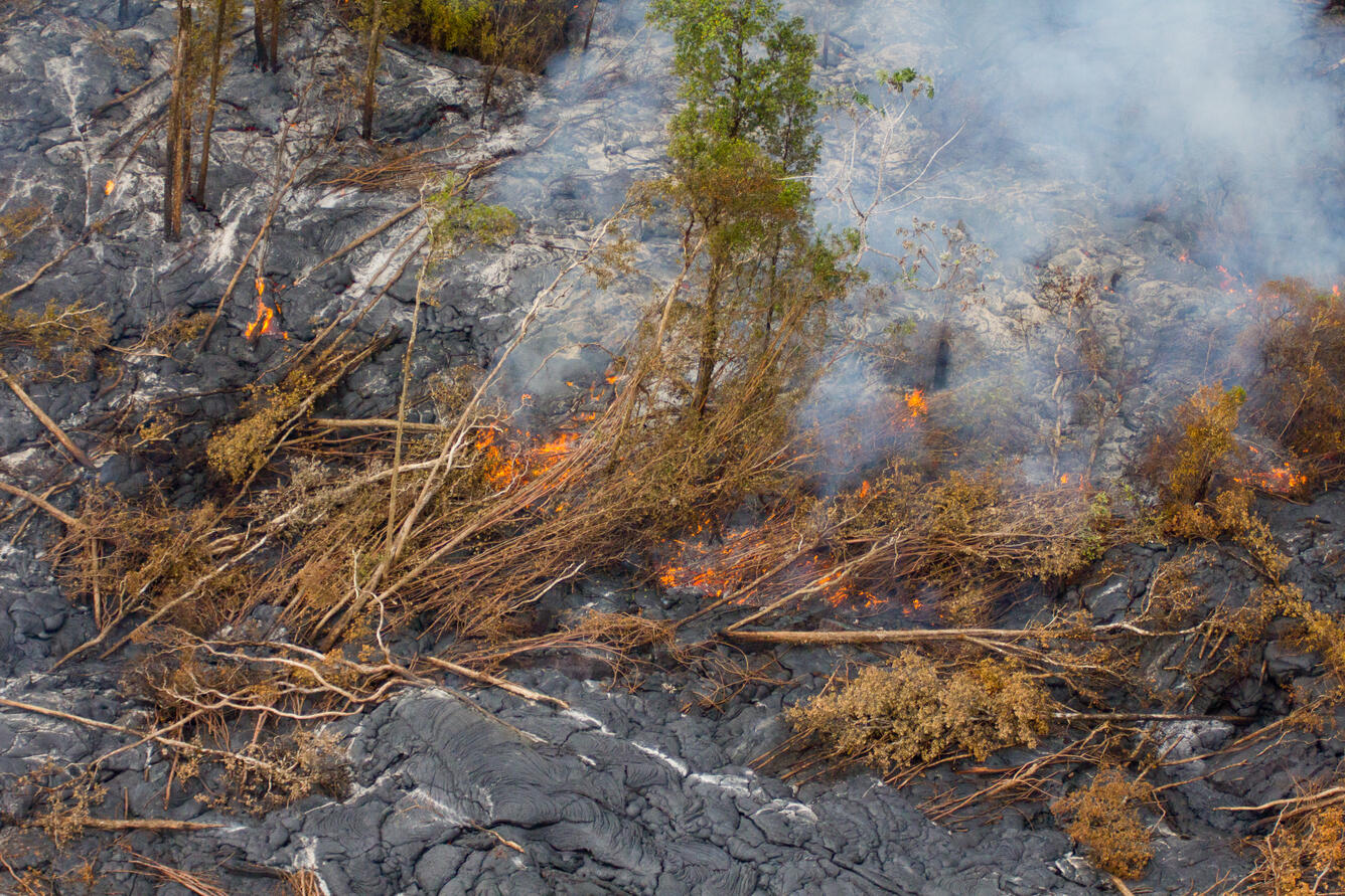 Closeup of breakout 2.5 km (1.5 miles) above AP‘A‘ā Street. Red glo...