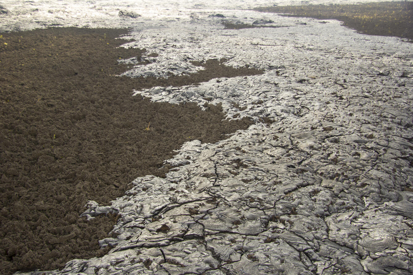 The pāhoehoe breakout northeast of Pu‘u ‘Ō‘ō is seen here covering ...