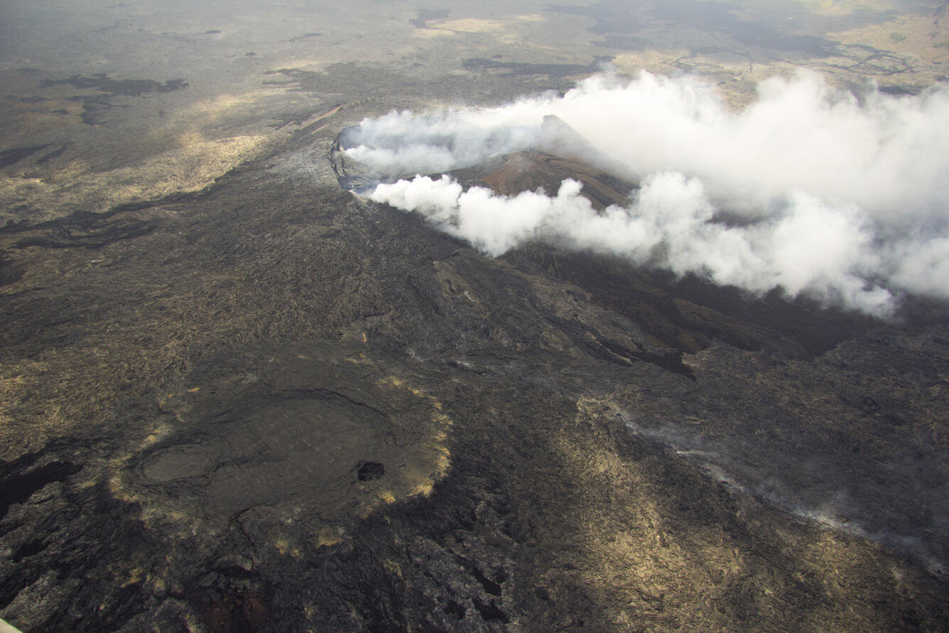 This view looks west at Pu‘u ‘Ō‘ō. In the lower left portion of th...