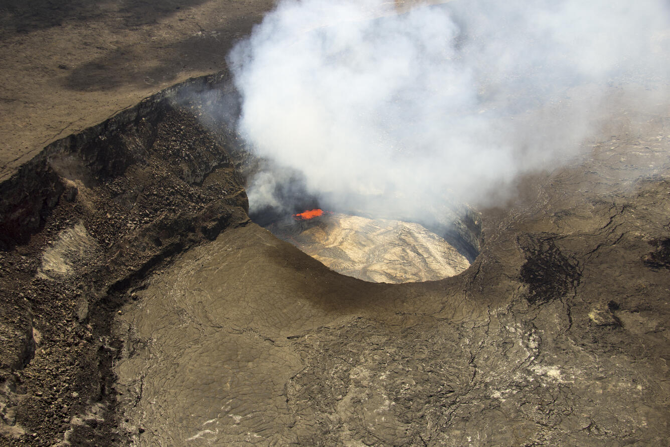 Summit eruption at Halema‘uma‘u Crater continues...