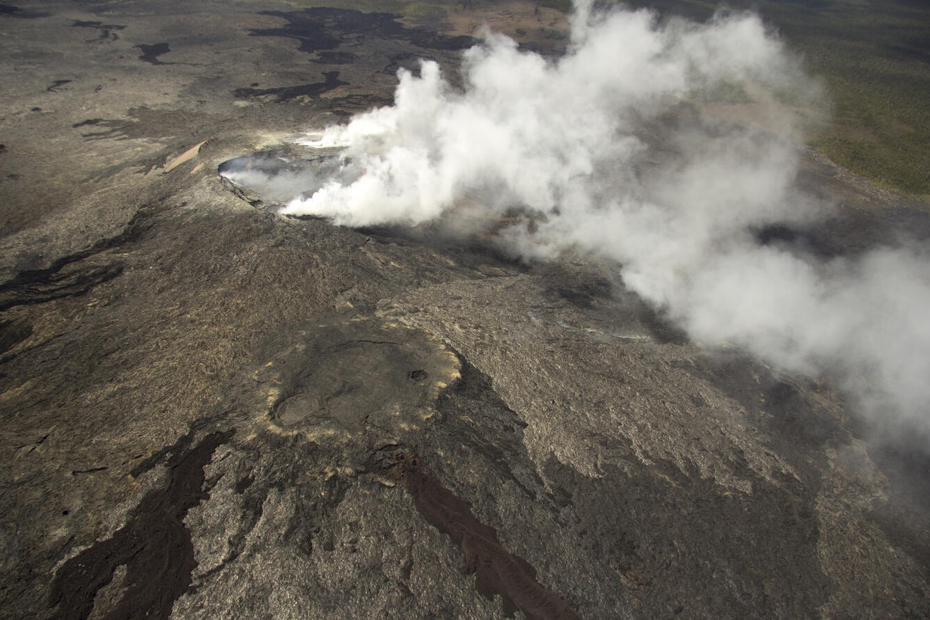 Breakout on Pu‘u ‘Ō‘ō remains active...