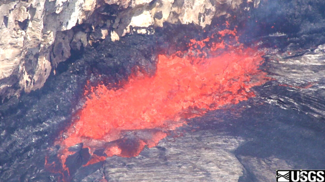 Preview image for video: The lava lake in the Overlook Crater, with...