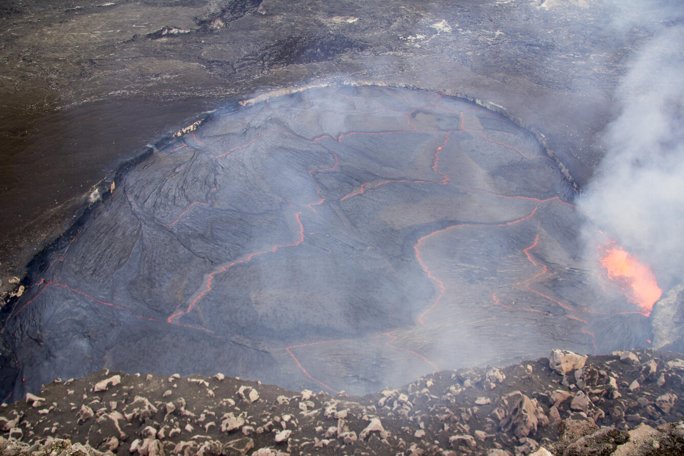 Lava lake reaches new high level...