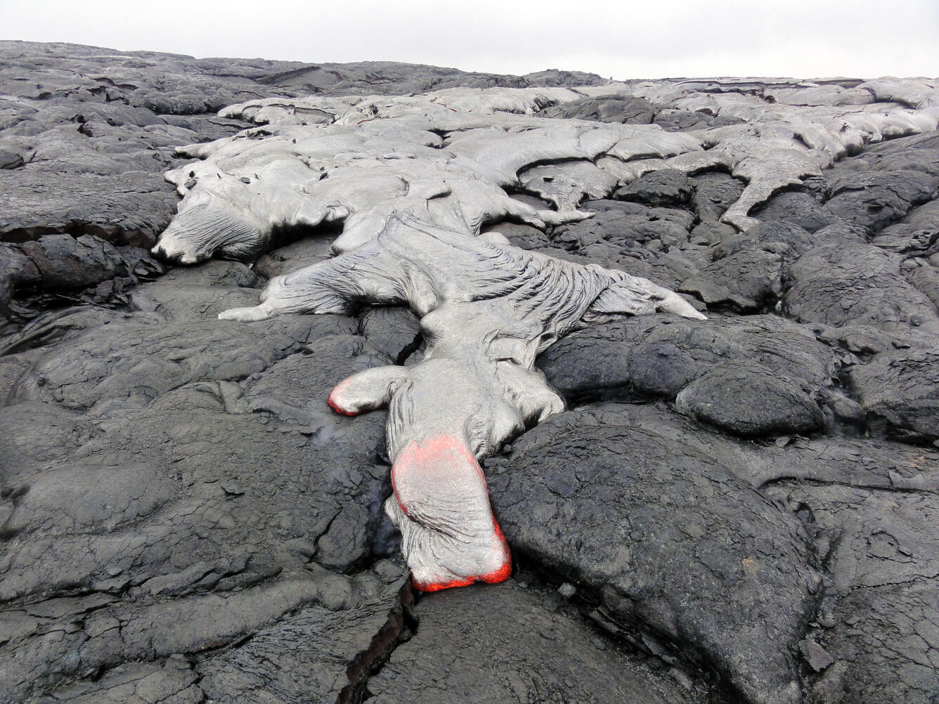 Breakouts continue northeast of Pu‘u ‘Ō‘ō...