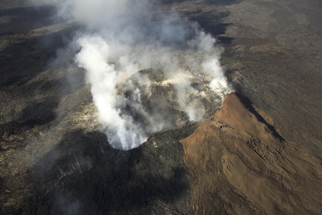 Activity at Pu‘u ‘Ō‘ō remains relatively steady. This photograph l...