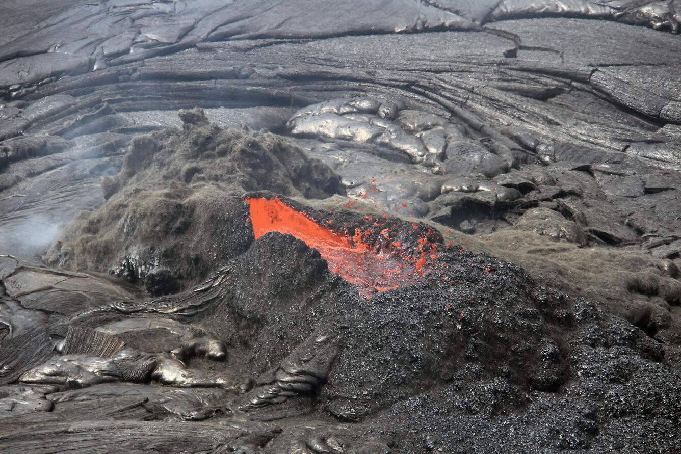 A vent in the southern portion of Pu‘u ‘Ō‘ō Crater contained a smal...