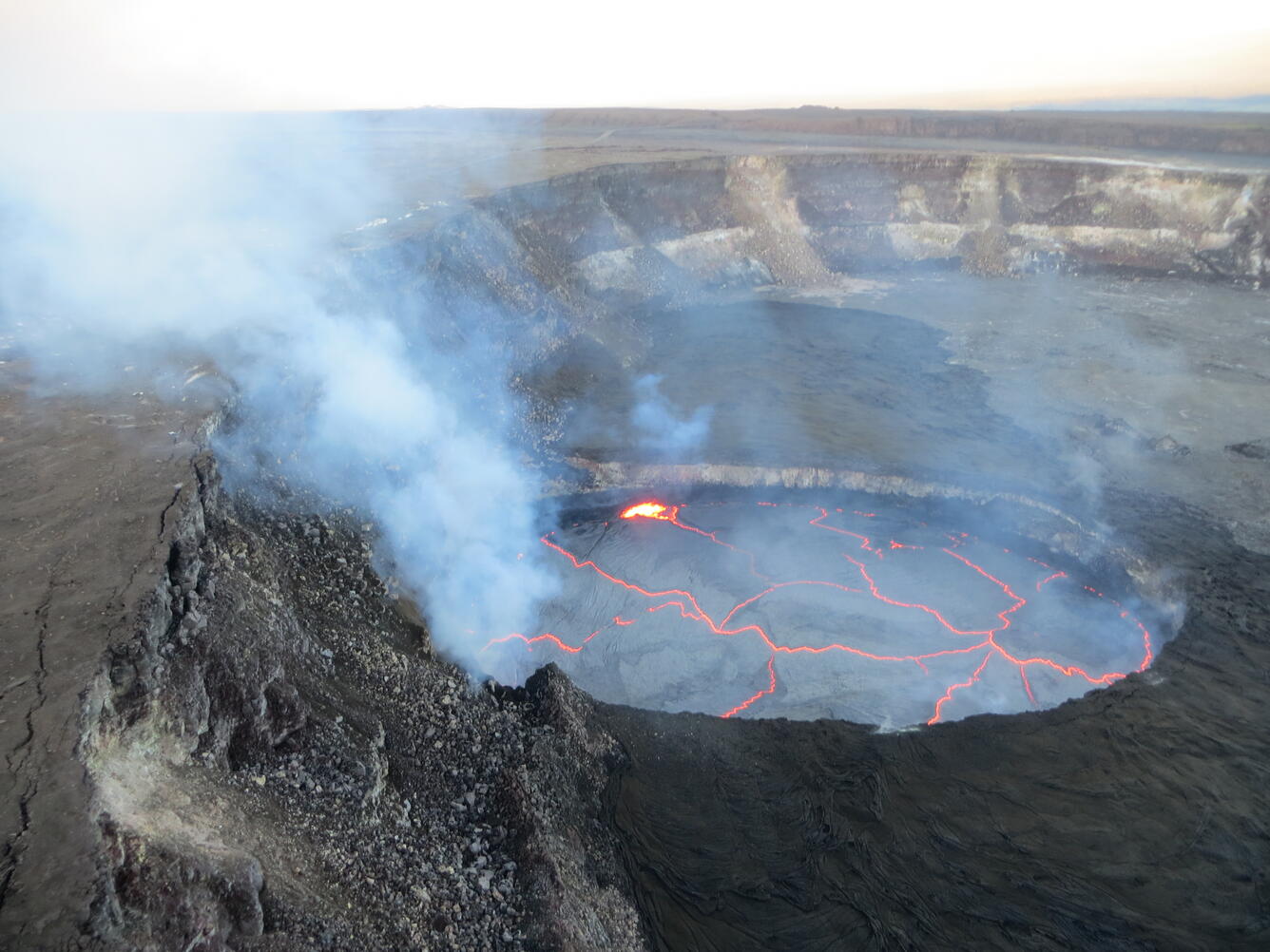 Aerial video of Kīlauea Volcano's summit lava lake posted for your ...