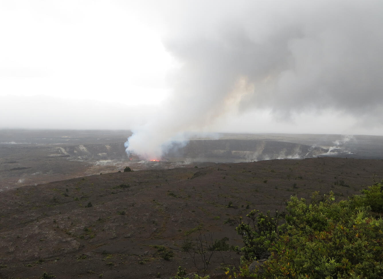 Kīlauea Volcano's summit lava lake puts on a good show today...