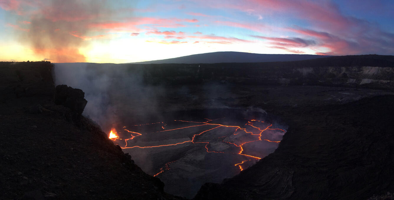 A clear evening provides stunning views of the summit lava lake...