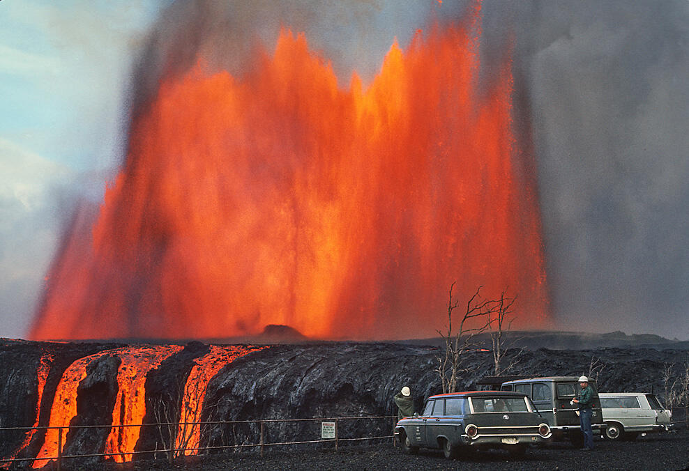 Wide fountain of episode12, the last high fountain of the Mauna Ulu...