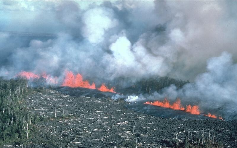 Lava fountains erupt along fissures in the first week of the Pu‘u ‘...