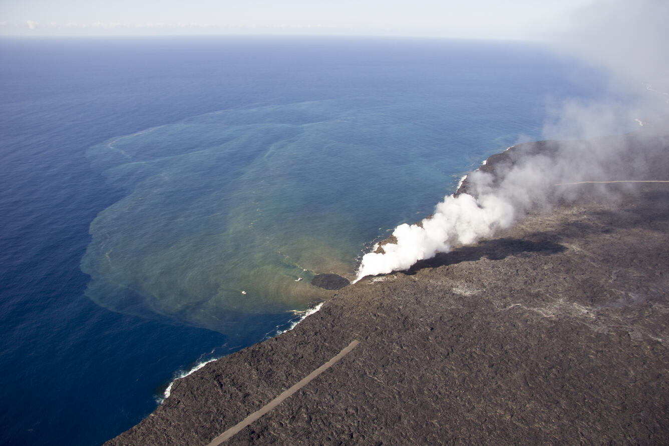 Lava stream at ocean entry continues...