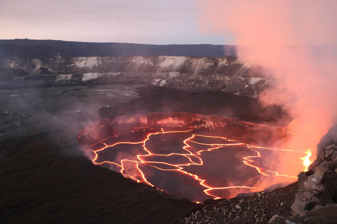 Kīlauea Volcano's summit eruption in Halema‘uma‘u Crater reaches 9t...