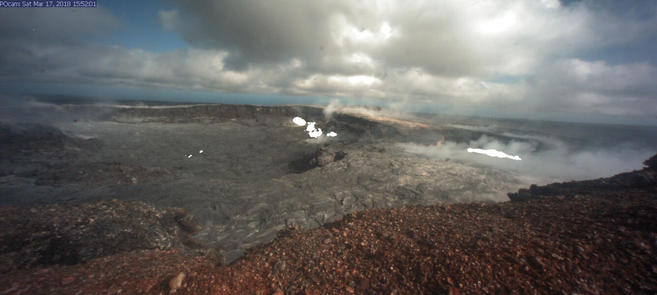 Small lava flow and pond spattering within Pu‘u ‘Ō‘ō...