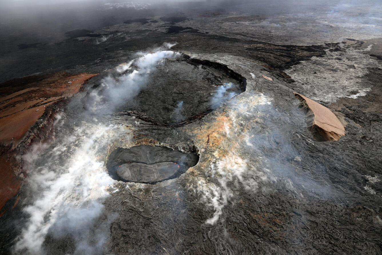 Ongoing changes at Pu‘u ‘Ō‘ō, with continued breakouts near the ven...