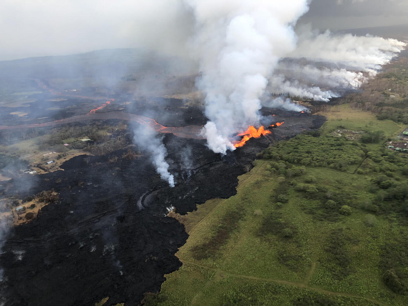 Fissure 22 continues to erupt and flows enter the sea...