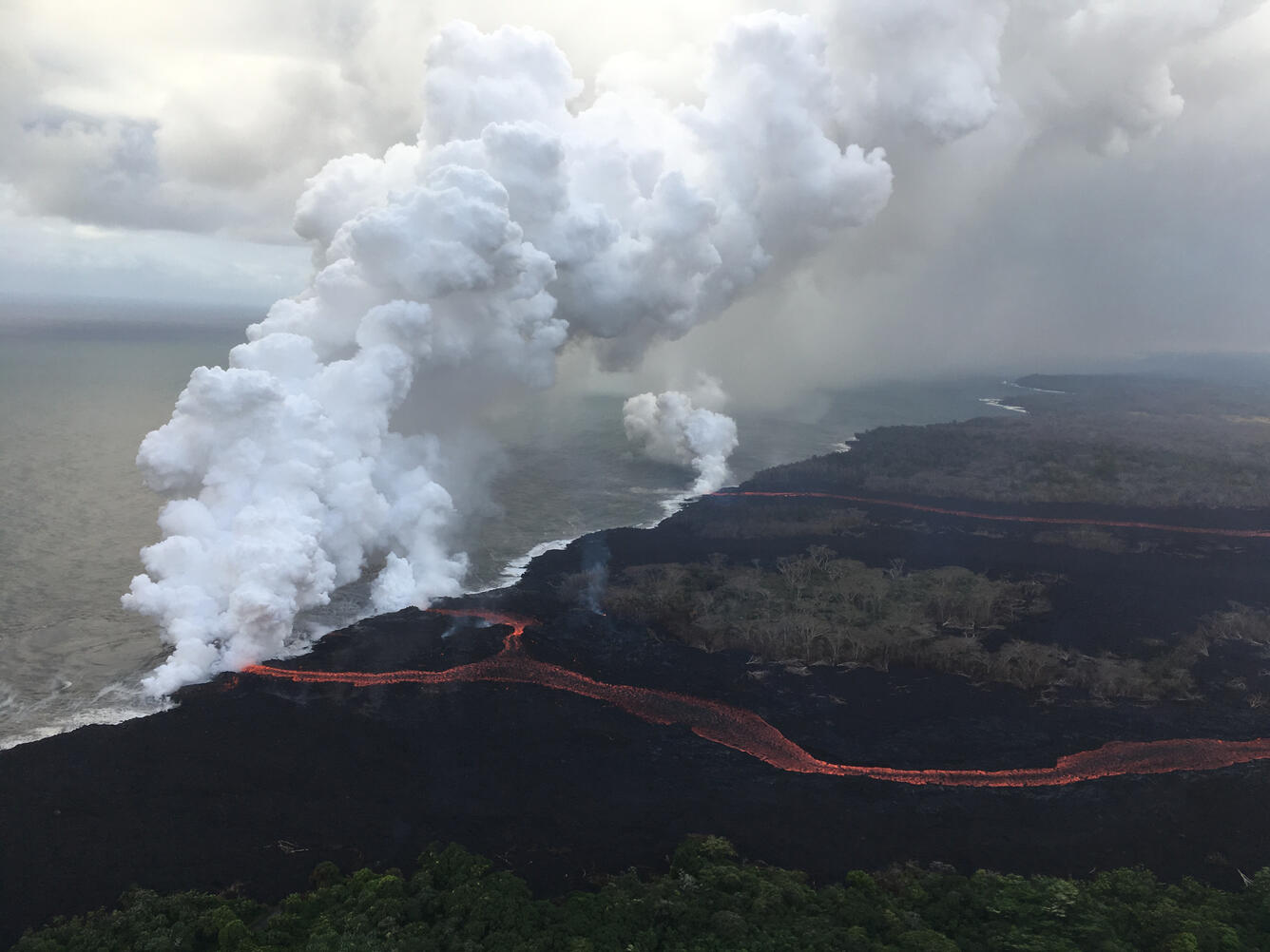 During today's overflight of the ongoing lower East Rift Zone erupt...