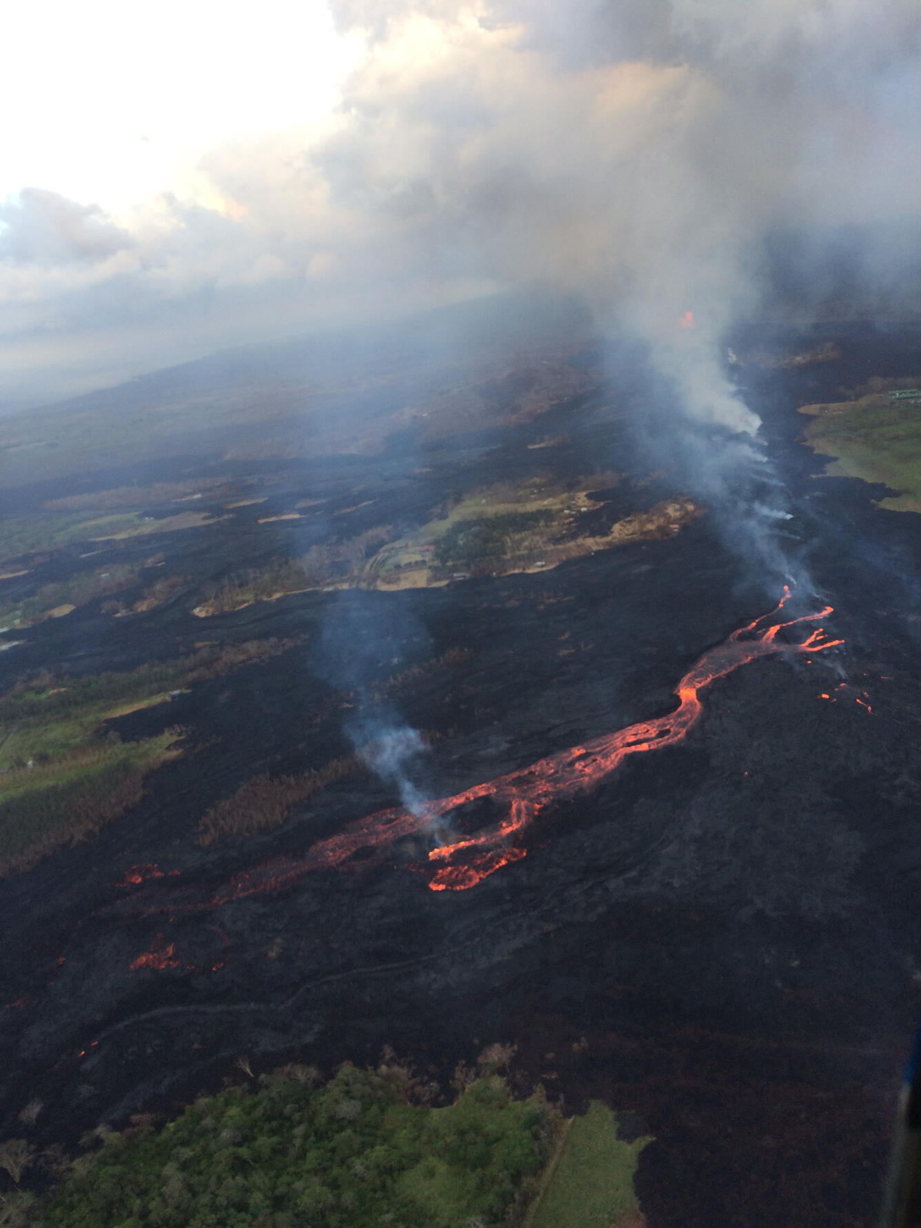 Fissure 18 generates slow southbound flows...