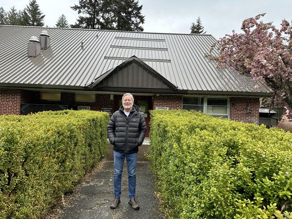 Steve Waste, man in black jacket, at Columbia River Research Laboratory