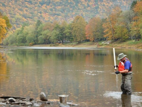 Collecting sediment field samples to be used in an EDA