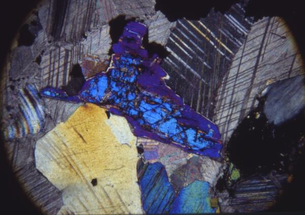 microscopic view of skarn minerals