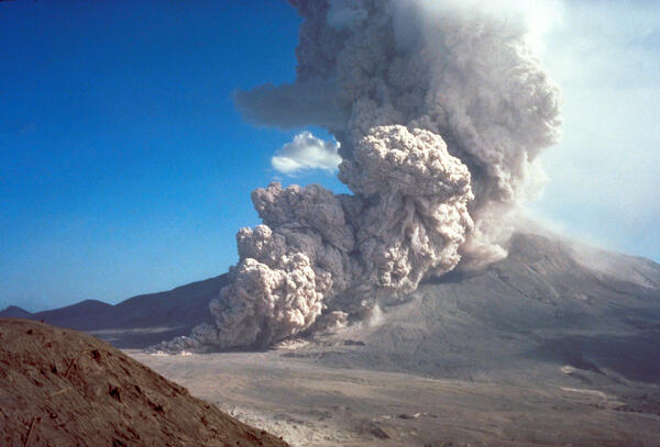 Pyroclastic flow during August 7, 1980 Mount St. Helens eruption. T...