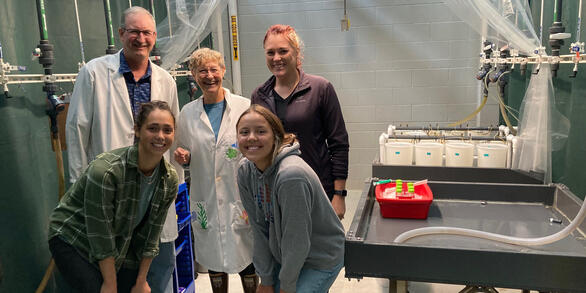 WFRC scientists, Spokane fish health scientist and Spokane Tribal intern conduct virus exposures