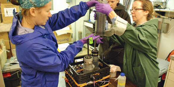 WARC scientists collect deep-sea sediment samples